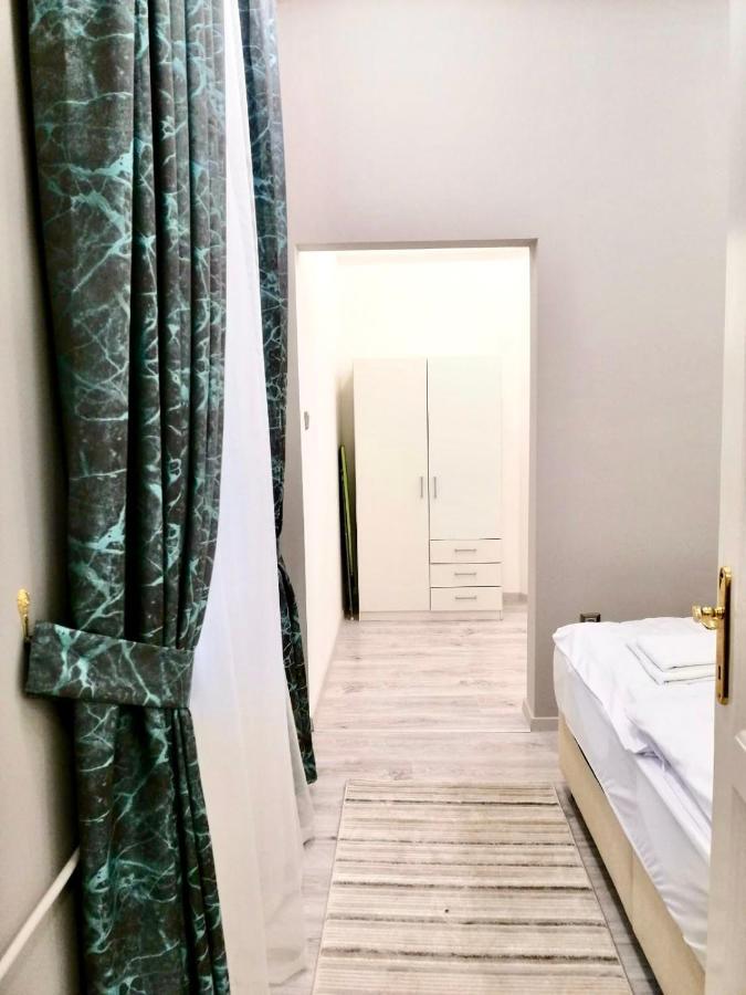 La Roberta Apartment บูดาเปสต์ ภายนอก รูปภาพ